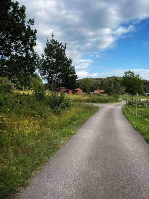 A Lovely Bright Apartment With It'S Own Entrance Kungsbacka Bagian luar foto