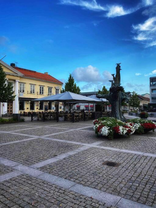 A Lovely Bright Apartment With It'S Own Entrance Kungsbacka Bagian luar foto